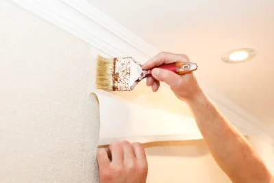Pose de papier peint à Edern — revêtements muraux et toiles de verre